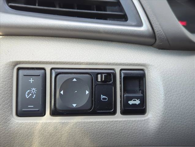 Used 2014 Nissan Sentra SL w/ Premium Package FWD image 12