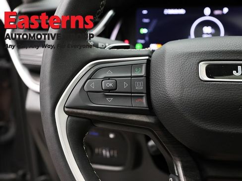 Used 2022 Jeep Grand Cherokee Limited 4xe w/ Luxury Tech Group II AWD/4WD image 15