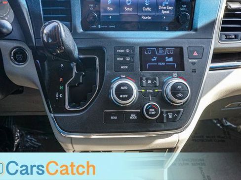Used 2017 Toyota Sienna XLE w/ XLE Navigation Package FWD image 30