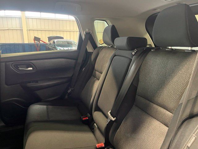 Used 2025 Nissan Rogue SV FWD image 19