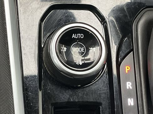 Certified 2024 Chevrolet Colorado Z71 w/ Z71 Convenience Package 2 image 17