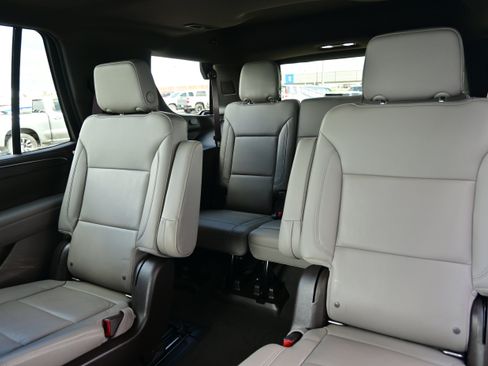 Used 2022 Chevrolet Tahoe Z71 w/ Luxury Package image 31