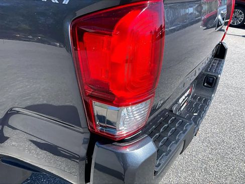 Used 2017 Toyota Tacoma TRD Sport w/ Tow Package (A/T) AWD/4WD image 28