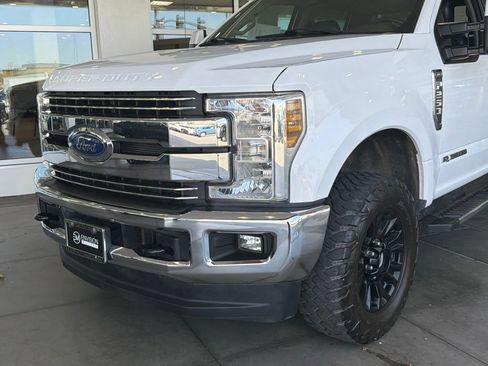 Used 2019 Ford F250 Lariat w/ Lariat Value Package AWD/4WD image 3
