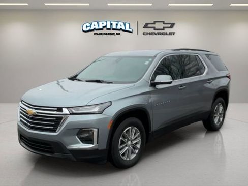 Used 2023 Chevrolet Traverse LT image 1