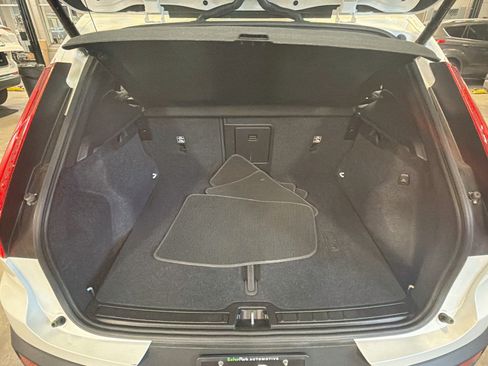 Used 2025 Volvo XC40 B5 Plus AWD/4WD image 31