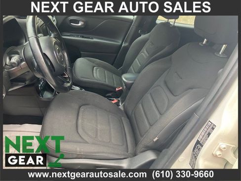 Used 2017 Jeep Renegade Altitude AWD/4WD image 5