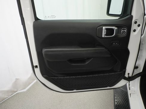 Used 2023 Jeep Wrangler Unlimited Sahara w/ Cold Weather Group image 39