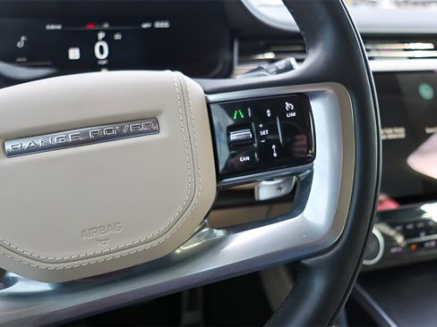 Used 2023 Land Rover Range Rover SE image 13