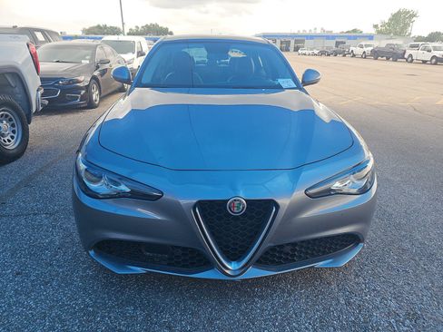 Used 2019 Alfa Romeo Giulia Ti image 2