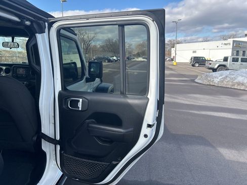 Used 2020 Jeep Gladiator Sport w/ Quick Order Package 24S image 19