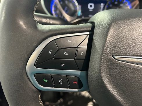 Used 2023 Chrysler Pacifica Limited image 37
