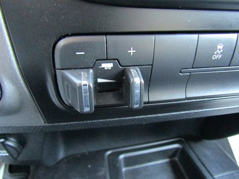 Used 2018 RAM 2500 Tradesman w/ Chrome Appearance Group image 35