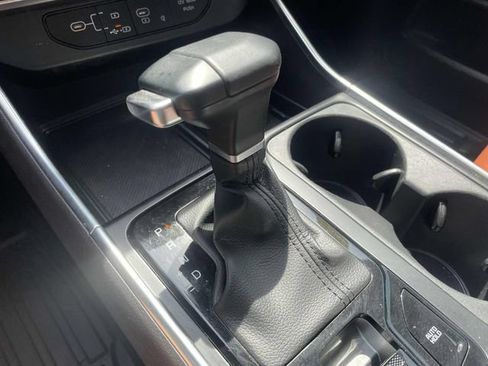 Certified 2025 Kia Carnival EX FWD image 38