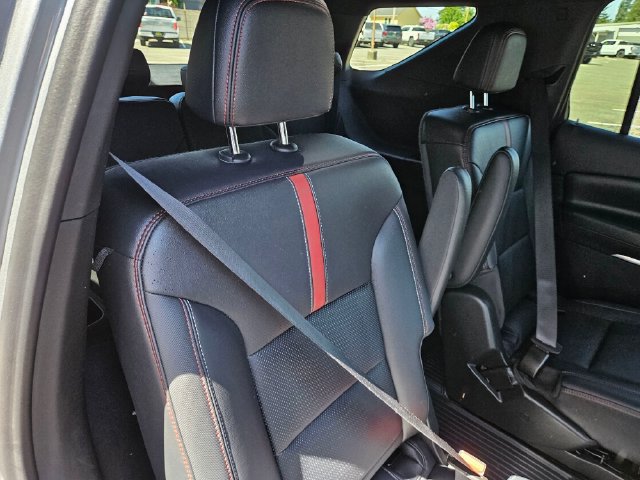 Used 2024 Chevrolet Traverse RS w/ LPO, Floor Liner Package AWD/4WD image 20