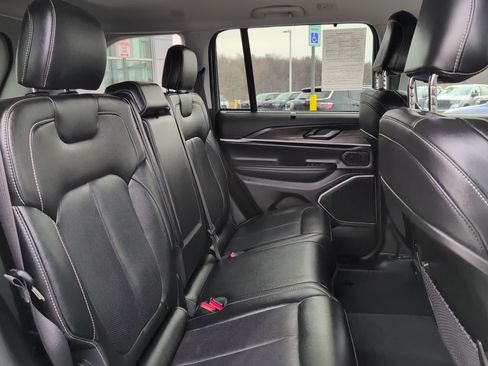 Used 2023 Jeep Grand Cherokee Limited w/ Luxury Tech Group II image 15