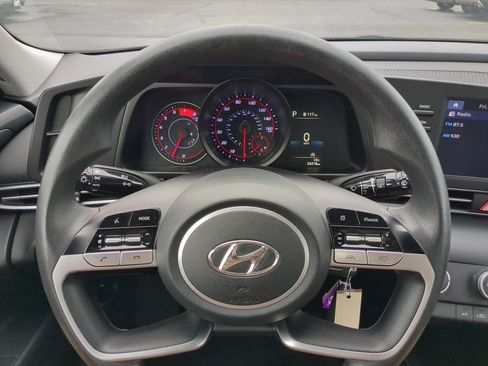 Certified 2023 Hyundai Elantra SE image 18