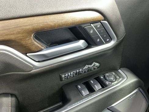 Used 2025 Chevrolet Silverado 1500 High Country AWD/4WD image 16
