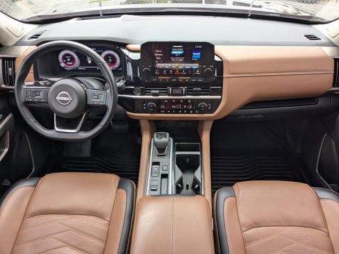 Used 2024 Nissan Pathfinder Platinum FWD image 14