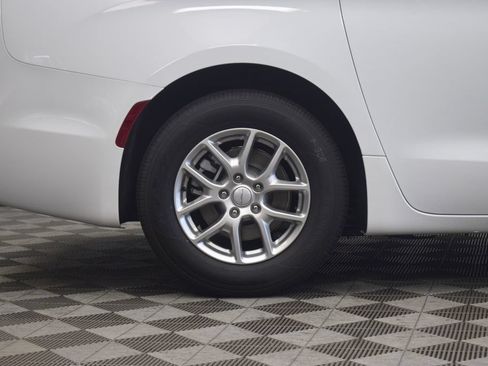 New 2027 Chrysler Pacifica LX FWD image 8