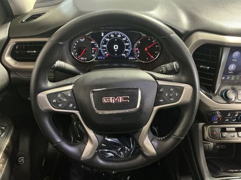 Used 2021 GMC Acadia Denali w/ Denali Ultimate Package AWD/4WD image 17