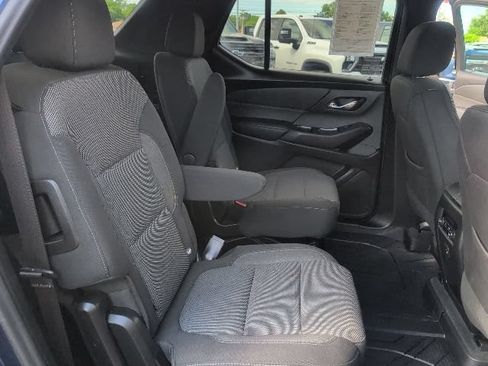 Used 2022 Chevrolet Traverse LT FWD image 45