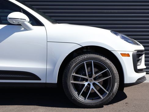New 2026 Porsche Macan image 12