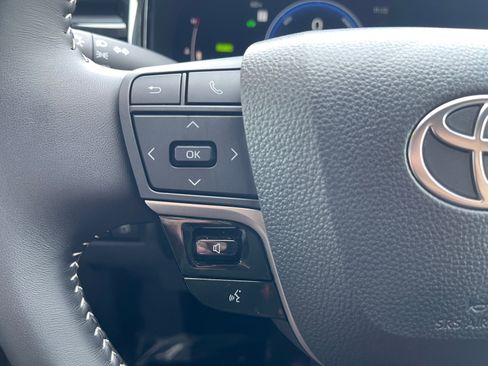 Used 2025 Toyota Camry SE image 21