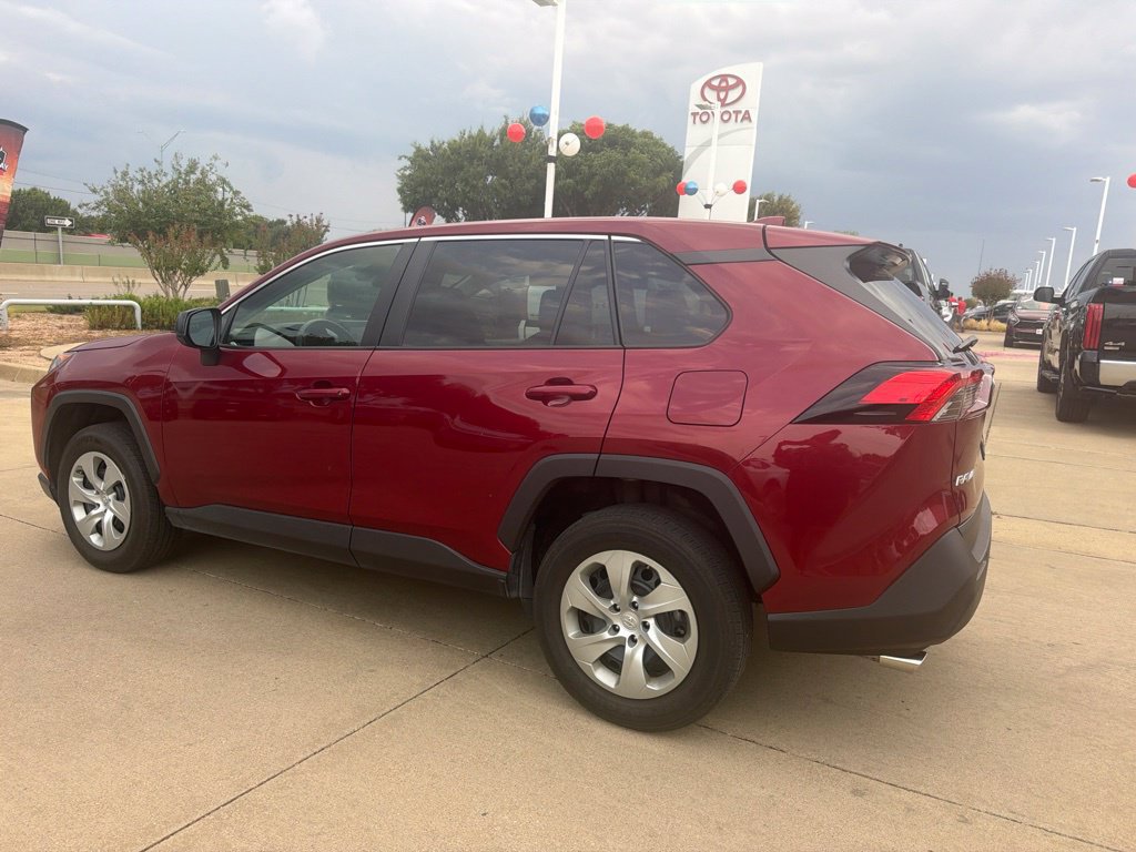 Used 2022 Toyota RAV4 LE FWD image 6