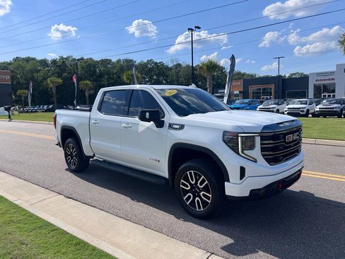 Used 2023 GMC Sierra 1500 AT4 w/ Technology Package AWD/4WD image 1