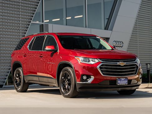 Used 2021 Chevrolet Traverse LT AWD/4WD image 1