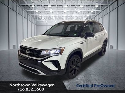 Used 2024 Volkswagen Taos SE w/ Panoramic Sunroof Package