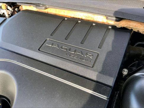 Used 2018 Jaguar E-PACE SE image 64