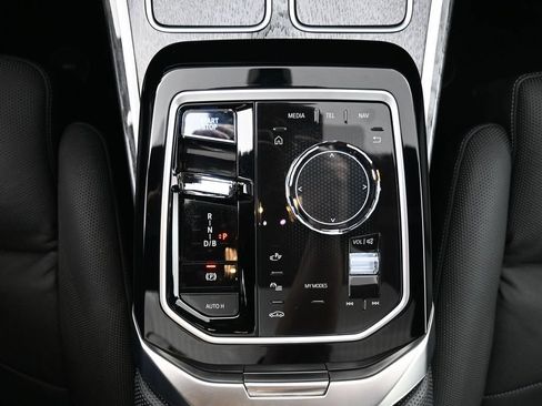 Used 2023 BMW i7 xDrive60 AWD/4WD image 21