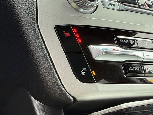 Used 2022 Ford Explorer XLT w/ Equipment Group 202A image 10