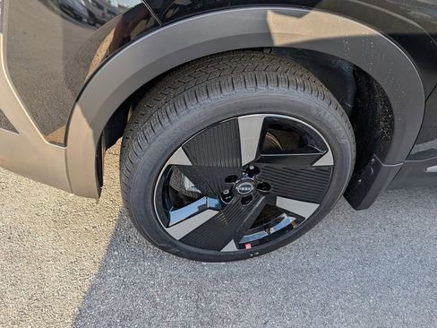 New 2025 Nissan Kicks SR w/ Illumination Package image 5