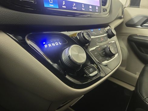 Used 2022 Chrysler Pacifica Touring-L image 24