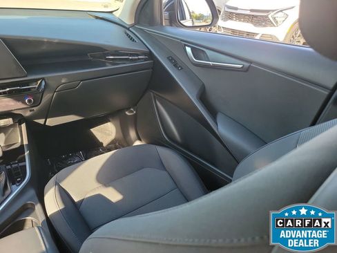 Used 2023 Kia Niro LX image 19