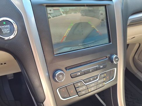 Used 2018 Ford Fusion SE w/ Fusion SE Technology Package FWD image 38