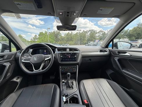 Certified 2022 Volkswagen Tiguan SE FWD image 17