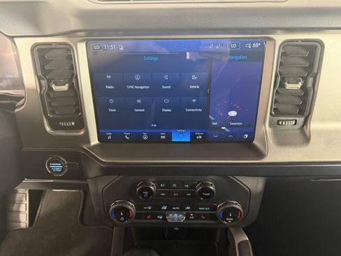Certified 2022 Ford Bronco Outer Banks w/ Sasquatch Package AWD/4WD image 19