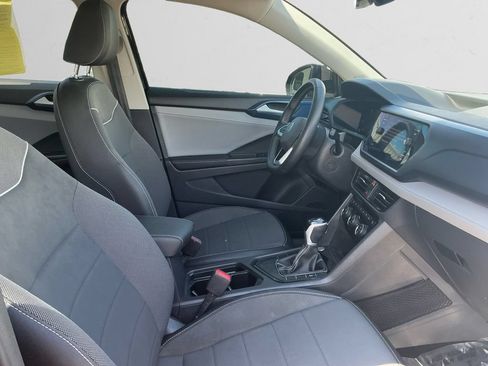 Used 2024 Volkswagen Taos SE FWD image 15