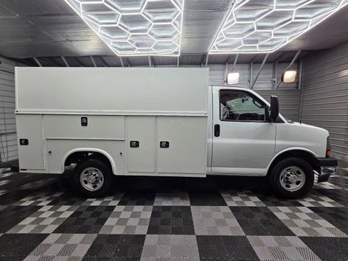 Used 2020 Chevrolet Express 3500 w/ Power Convenience Package RWD image 8