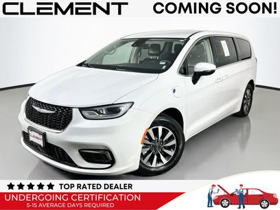 Used 2023 Chrysler Pacifica Touring-L