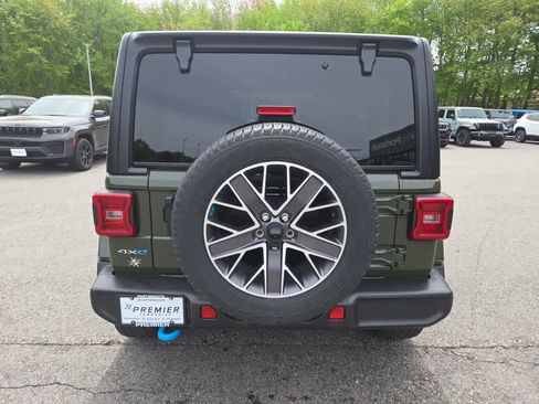 Used 2023 Jeep Wrangler Unlimited Sahara w/ Cold Weather Group AWD/4WD image 5
