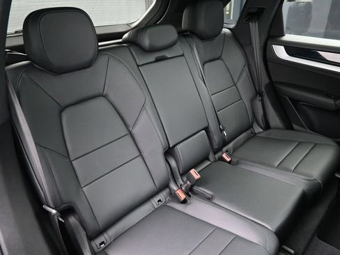 Certified 2024 Porsche Cayenne AWD/4WD image 27