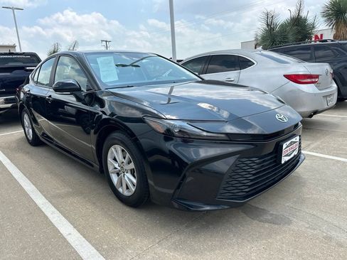 Used 2025 Toyota Camry LE FWD image 1