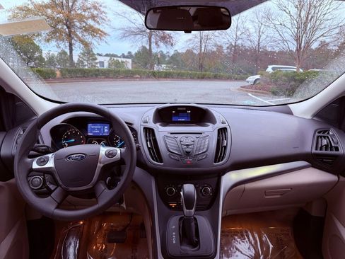 Used 2015 Ford Escape SE image 6