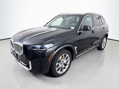 Used 2024 BMW X5 xDrive40i w/ Premium Package image 3