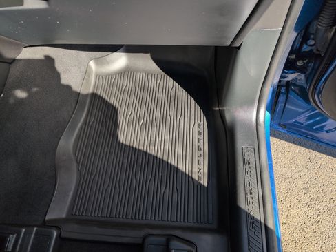 Used 2022 Ford Explorer XLT w/ Equipment Group 202A image 12